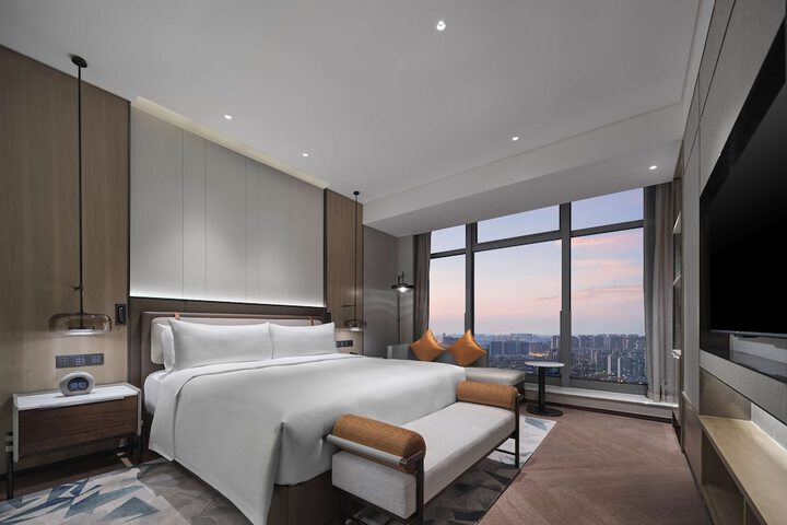 Room 17 of 51