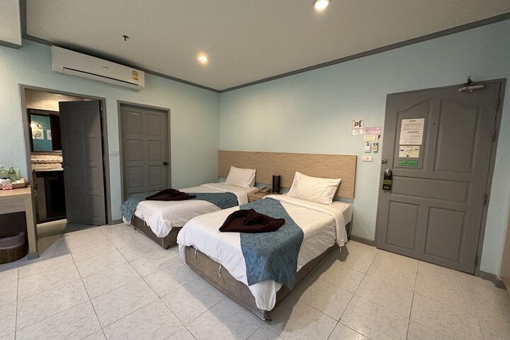 Room 30 of 83