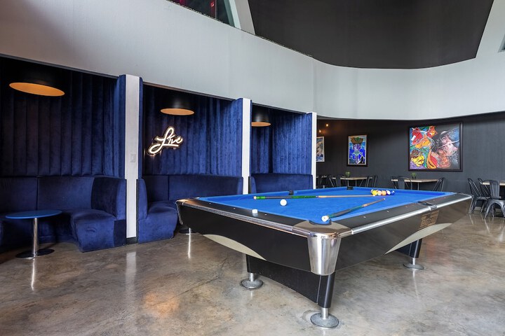 Lobby lounge