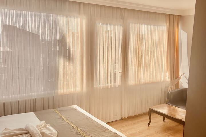 Room 10 of 31