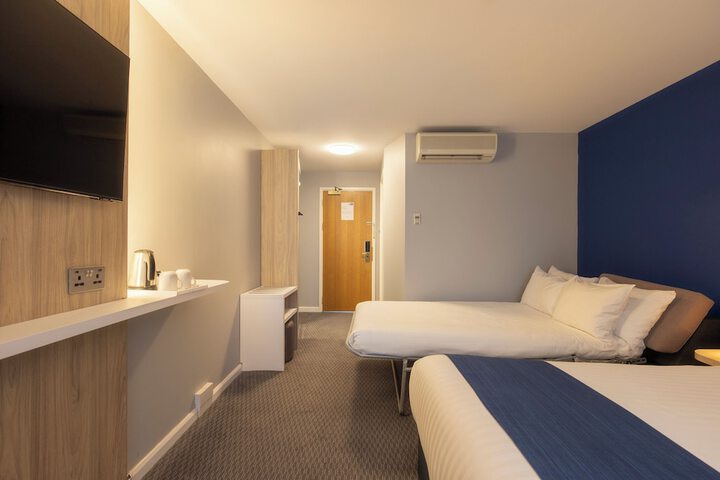 Room 13 of 52