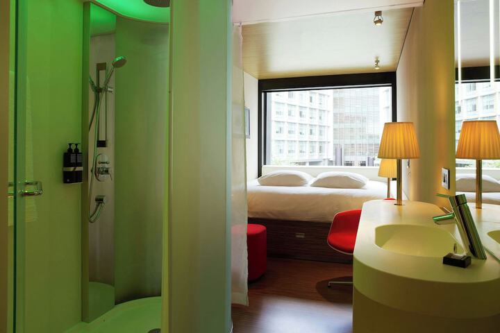 Room 33 of 61
