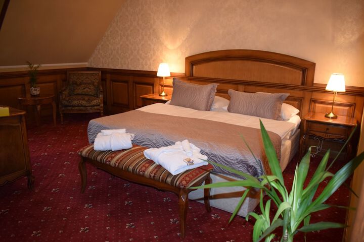 Room 2 of 17