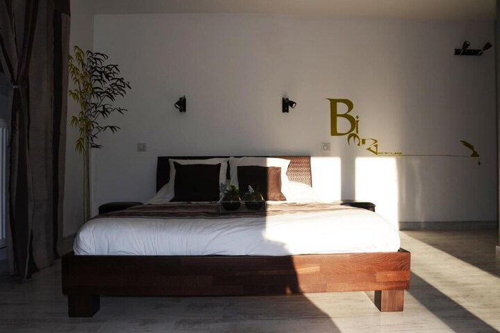 Room 4 of 25