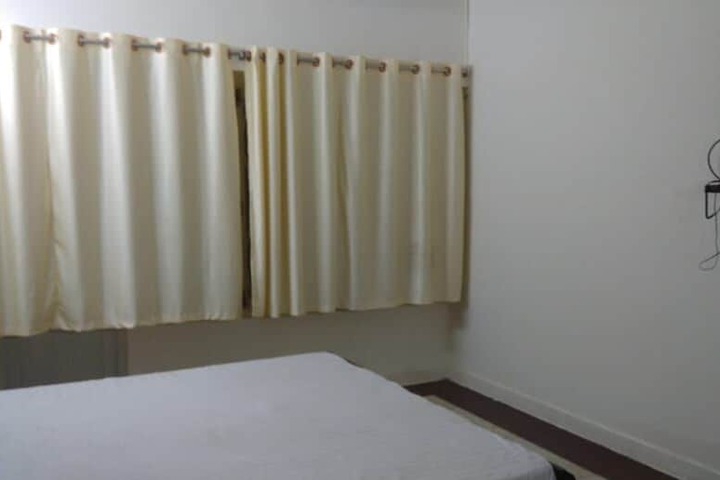 Room 4 of 11