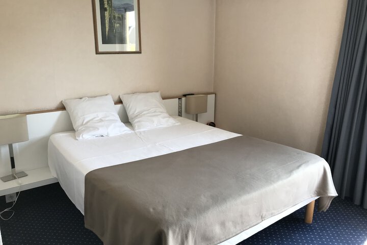 Room 7 of 42
