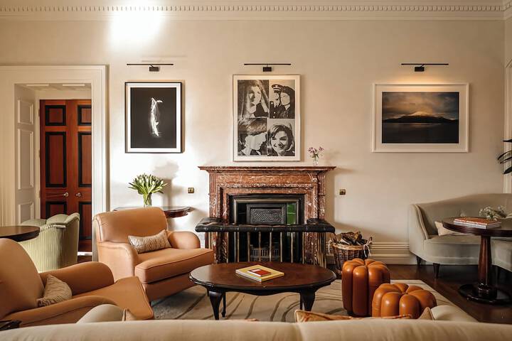 Lounge 93 of 103