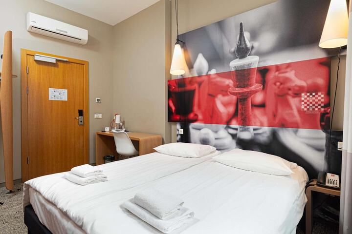 Room 4 of 50