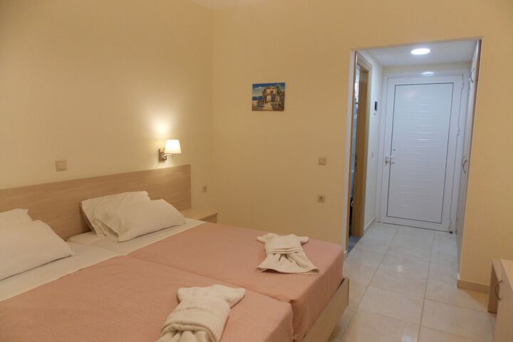 Room 2 of 27