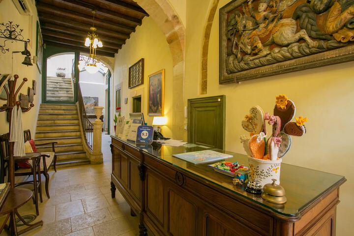 Concierge desk