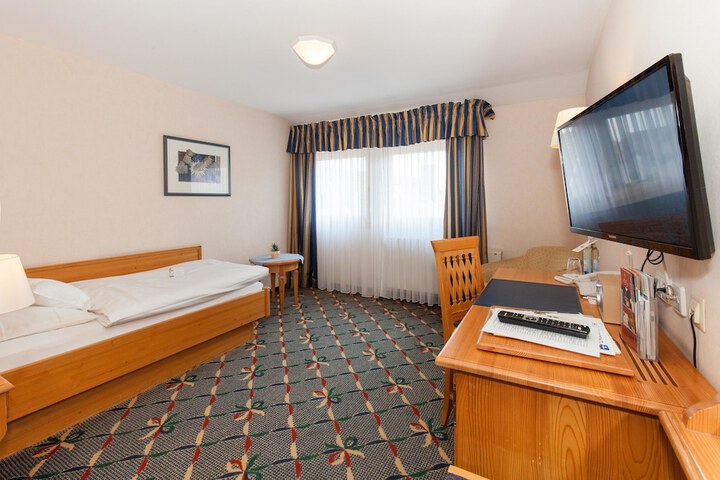 Room 18 of 140