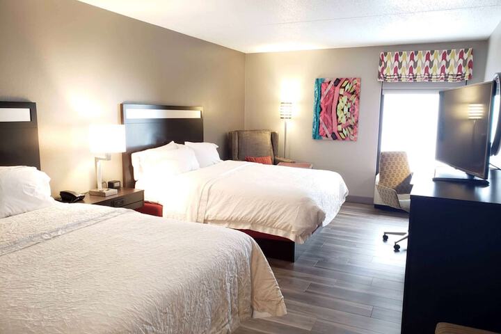 2 Queen Beds (6 of 10)