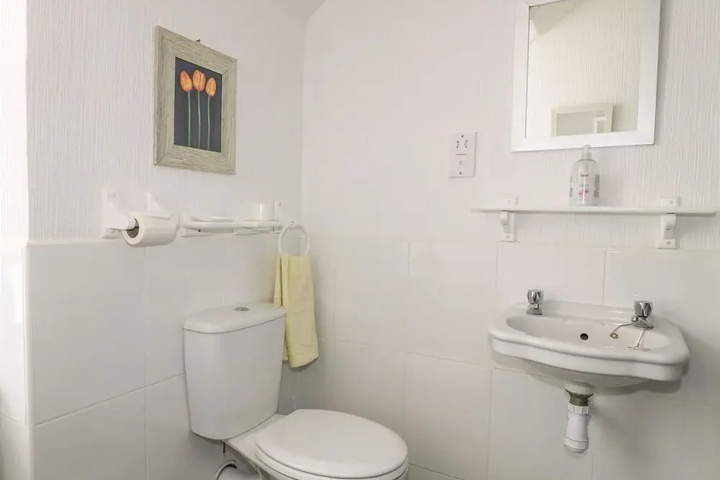 Room 7 of 12