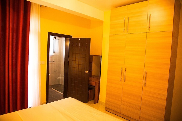 Room 32 of 105