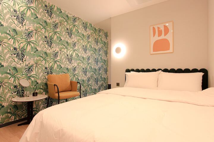 Room 30 of 59
