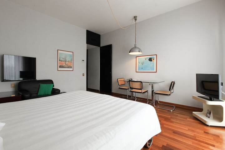 Room 20 of 106