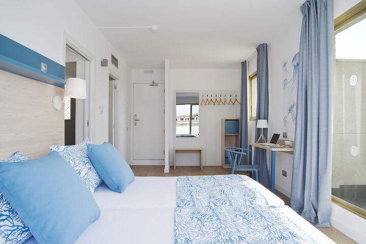 Room 46 of 90