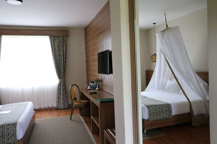 Room 8 of 34