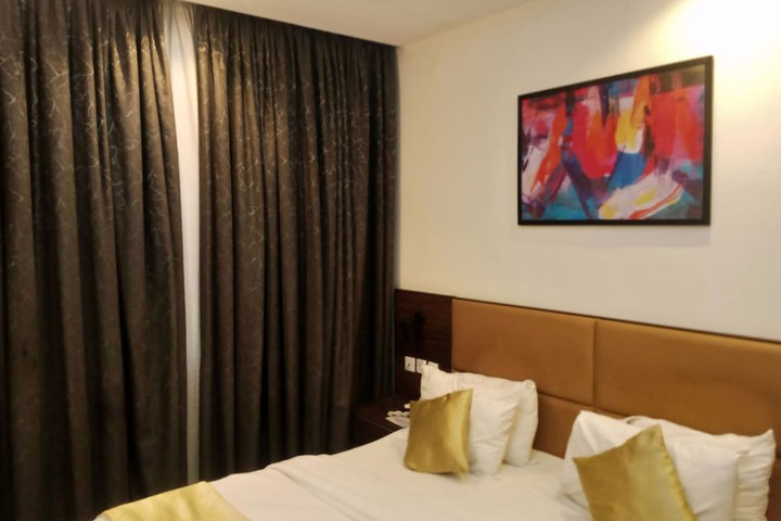 Room 12 of 26