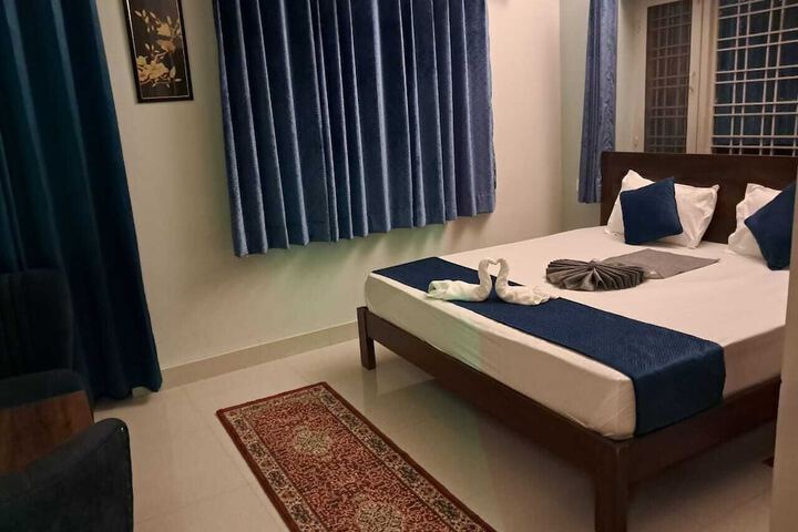 Room 5 of 17