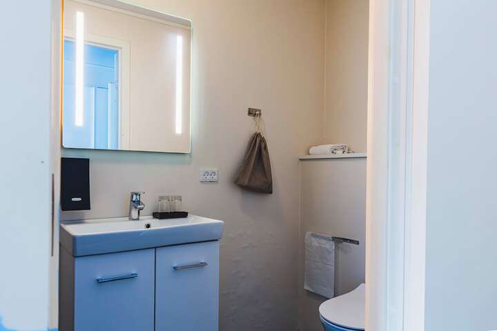 Room 33 of 67