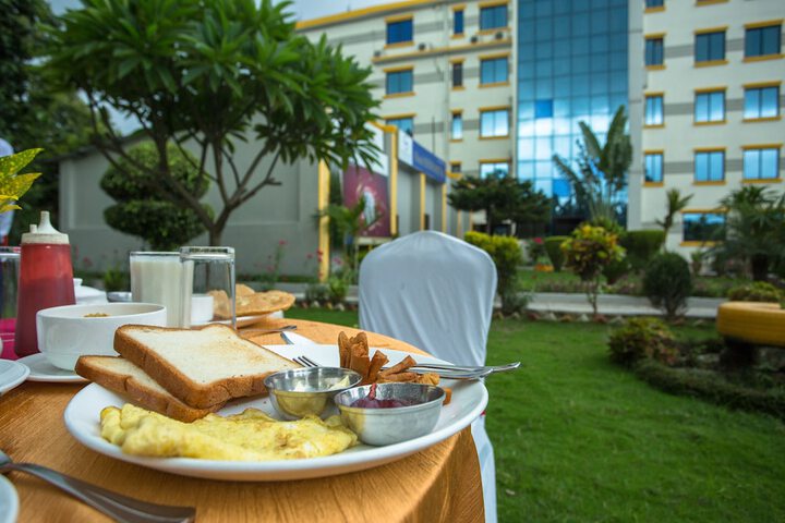 Breakfast/Coffee Service 26 of 38