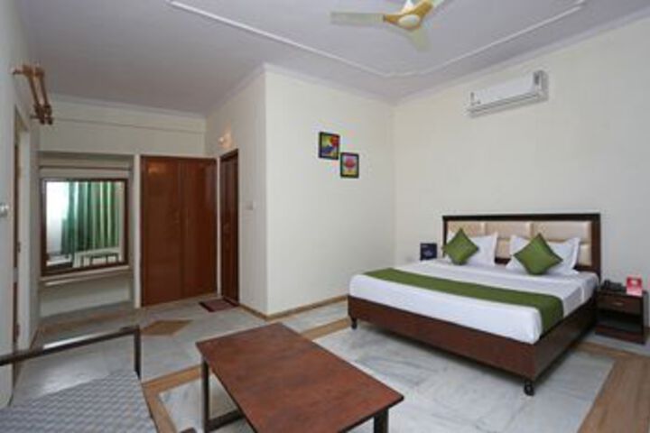 Room 10 of 30