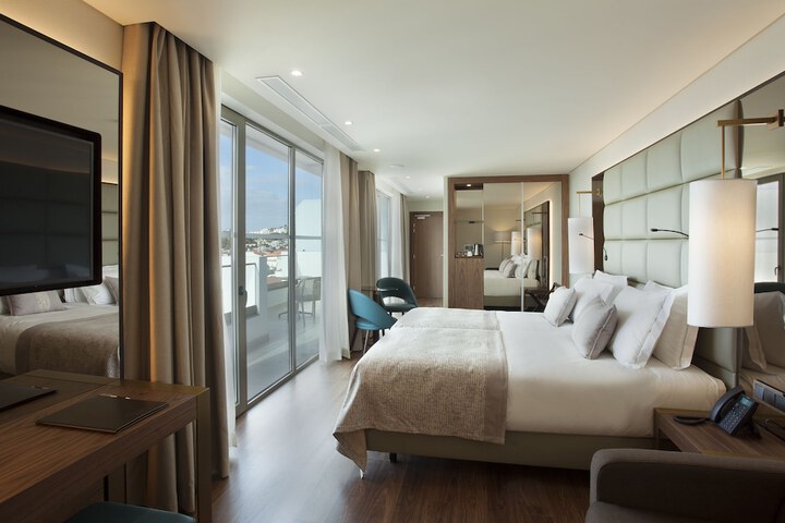 Room 10 of 42