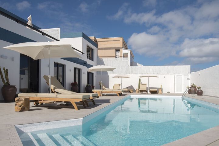 Pool 4 of 8