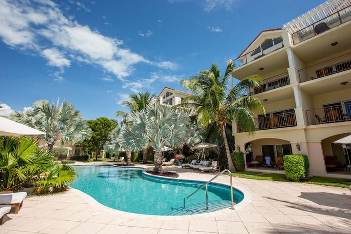Pool Hotel