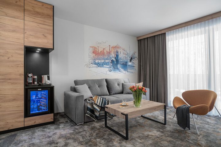 Room 3 of 47