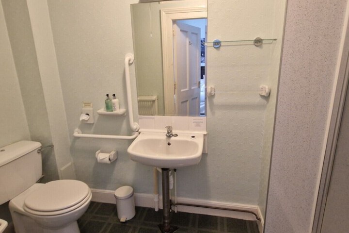 Room 10 of 20