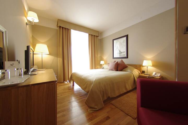 Room 4 of 38