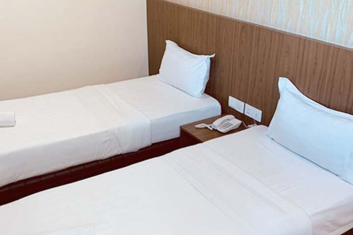 Room 8 of 33