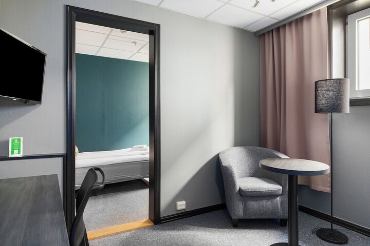 Room 16 of 39