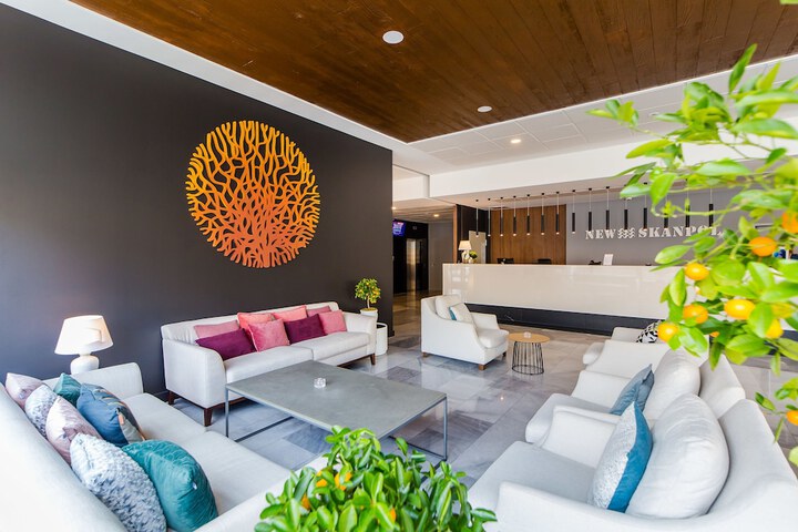 Entrance & Lobby