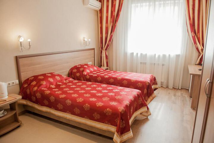 Room 9 of 14