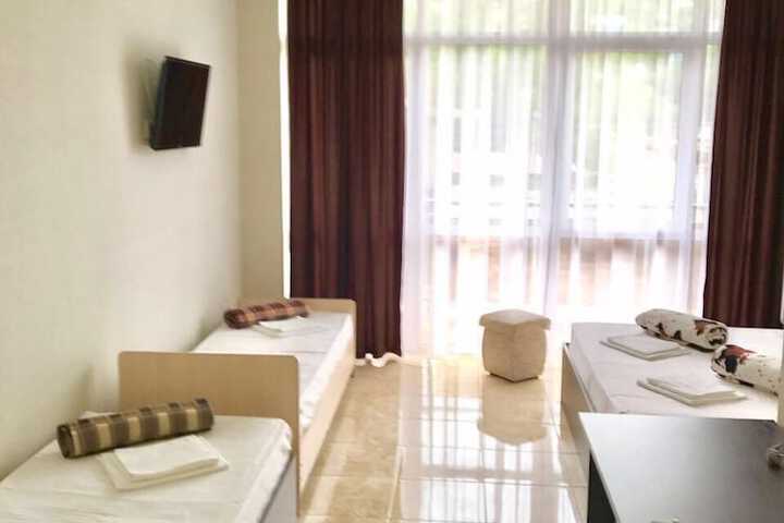 Room 4 of 8