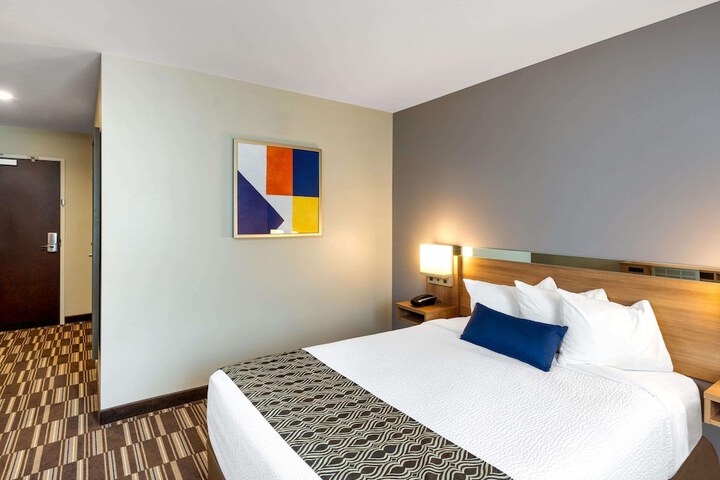 2 Queen Beds (2 of 18)