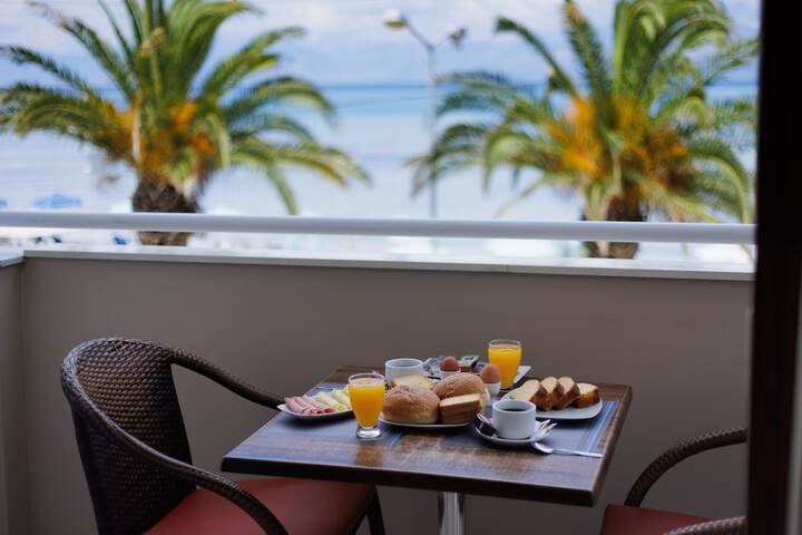Breakfast/Coffee Service 30 of 39