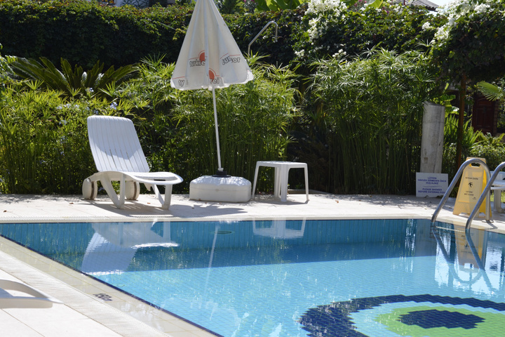 Pool 4 of 8