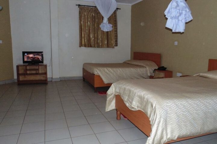 Room 2 of 48