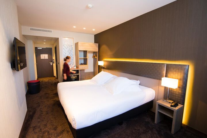 Room 10 of 45
