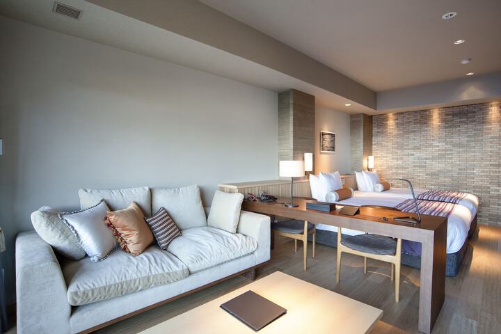 Room 5 of 32