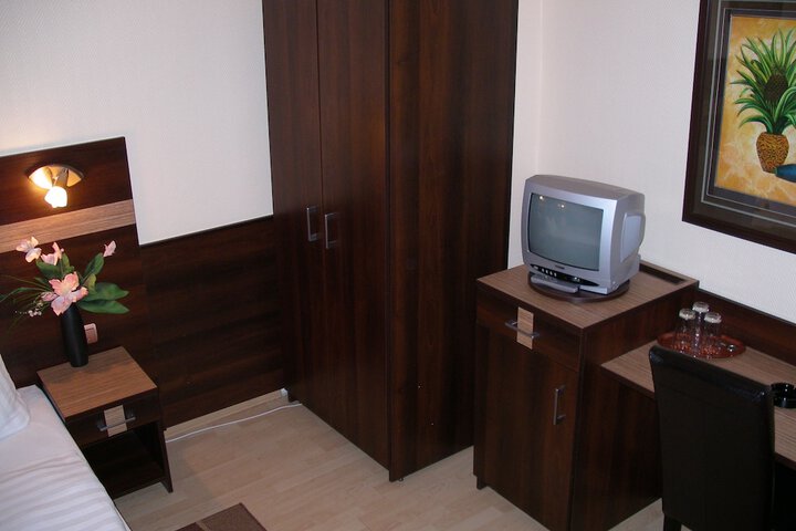Room 11 of 21