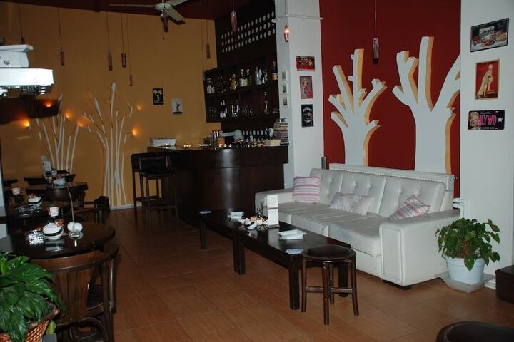 Lounge 13 of 18