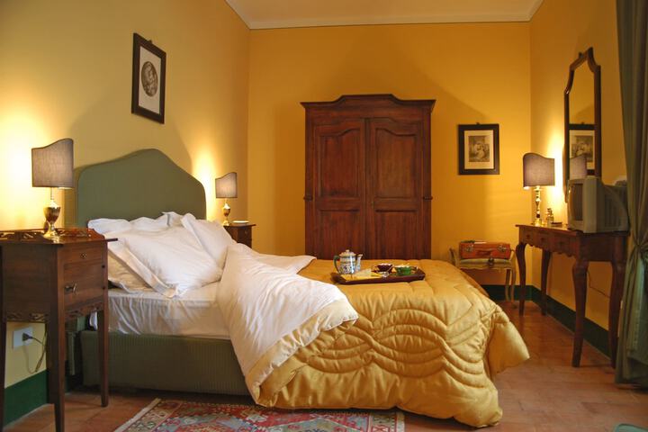 Room 2 of 66