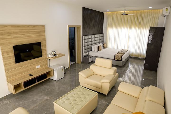Room 4 of 14