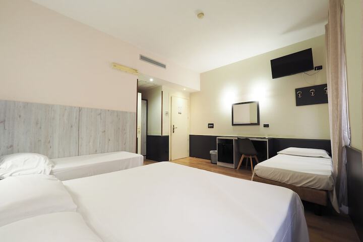 Room 42 of 114