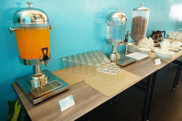 Breakfast/Coffee Service 22 of 33